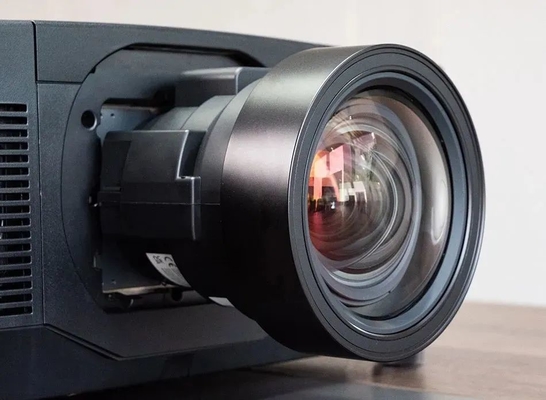 Flyin EL-G36KU 4K 7D Hologram Laser Projector พร้อม 3LCD 30K ANSI Lumens สําหรับอาคารกลางแจ้ง 3D Mapping Large Venue Pro