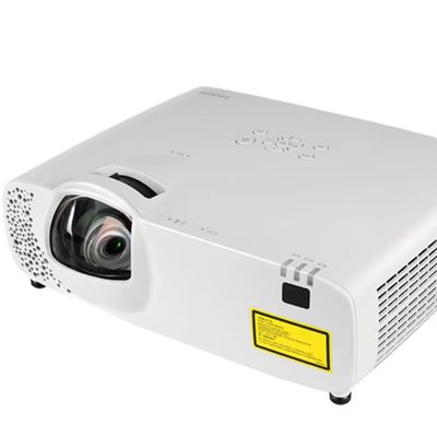 Flyin 5500 ANSI Lumens 3LCD Laser Projector Native 4K 3840x2160 การโยนสั้น HDBaseT การศึกษาการแผนที่ 3 มิติ